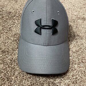 Under Armour Gray UA Blitzing Hat With Black Logo W/S Size Stretch Fit Lightweig